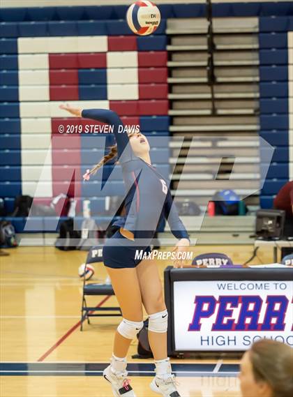 Thumbnail 2 in Hamilton vs Perry photogallery.
