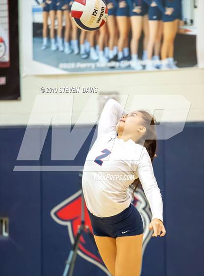 Thumbnail 3 in Hamilton vs Perry photogallery.