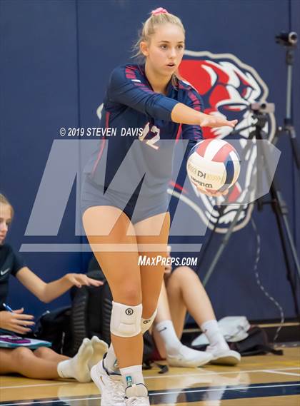 Thumbnail 2 in Hamilton vs Perry photogallery.