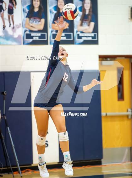 Thumbnail 1 in Hamilton vs Perry photogallery.