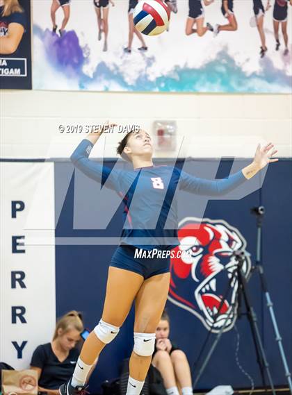 Thumbnail 3 in Hamilton vs Perry photogallery.