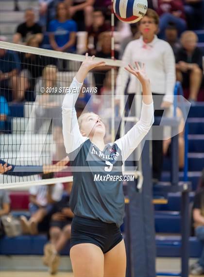 Thumbnail 3 in Hamilton vs Perry photogallery.