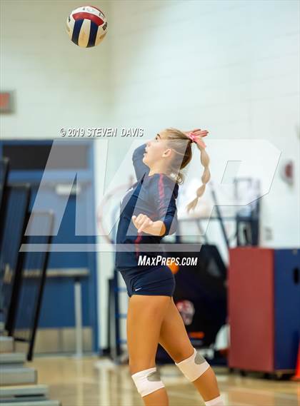 Thumbnail 2 in Hamilton vs Perry photogallery.