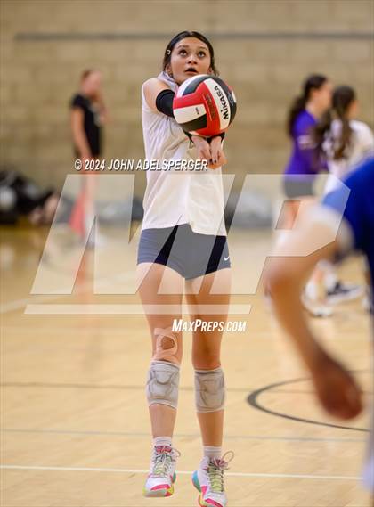 Thumbnail 3 in Wiseburn Da Vinci vs Rosary Whittier High School Cardinal Classic  photogallery.