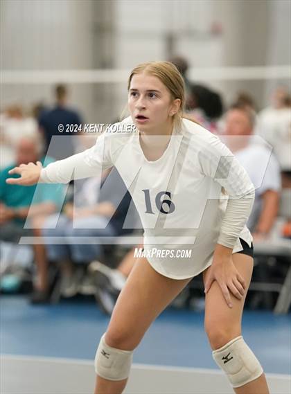Thumbnail 3 in Clarkston vs. Farmington (Motor City Power Series) photogallery.