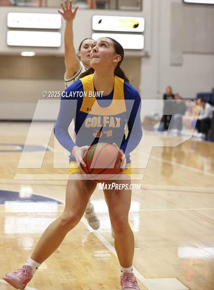 Thumbnail 3 in Colfax vs Pendleton (Avista Holiday Tournament) photogallery.