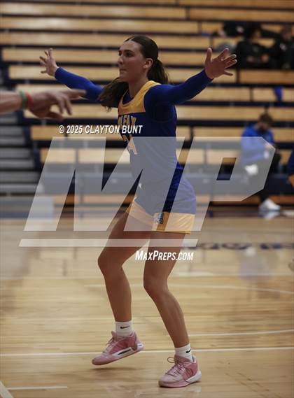 Thumbnail 3 in Colfax vs Pendleton (Avista Holiday Tournament) photogallery.
