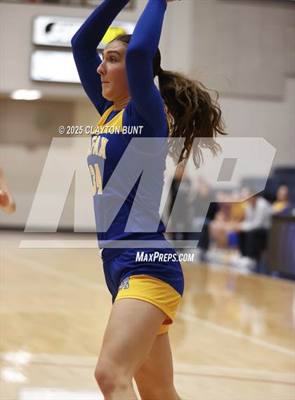 Thumbnail 2 in Colfax vs Pendleton (Avista Holiday Tournament) photogallery.