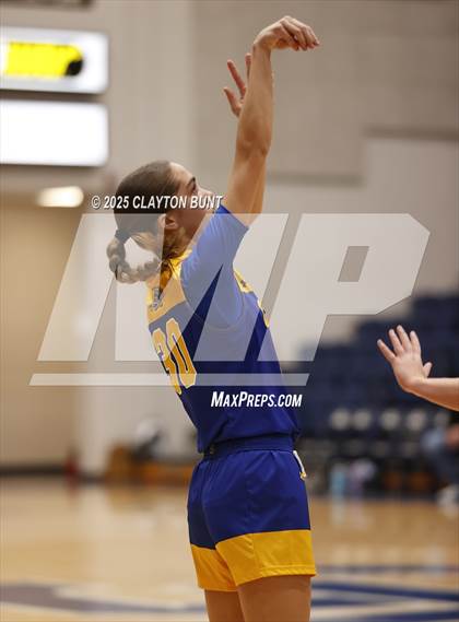Thumbnail 1 in Colfax vs Pendleton (Avista Holiday Tournament) photogallery.