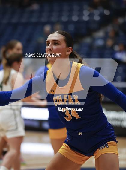 Thumbnail 2 in Colfax vs Pendleton (Avista Holiday Tournament) photogallery.