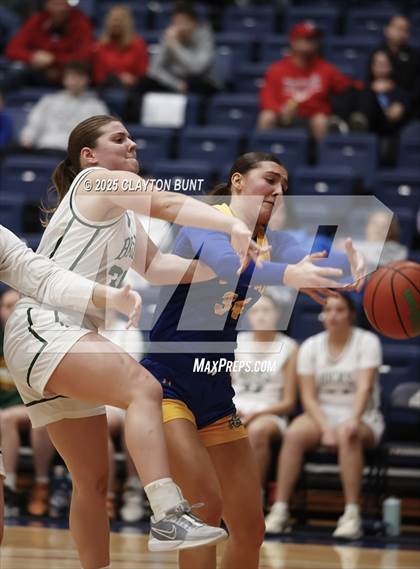 Thumbnail 2 in Colfax vs Pendleton (Avista Holiday Tournament) photogallery.