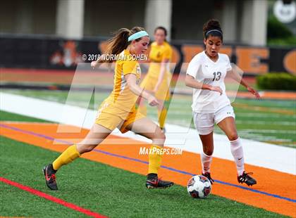 Thumbnail 2 in Carmel vs. Libertyville (IHSA Sectional Final) photogallery.