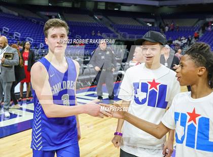 Thumbnail 3 in Hitchcock vs. Childress (UIL 3A Basketball State Final Medal Ceremony) photogallery.