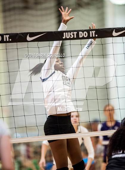 Thumbnail 1 in Tri-City Christian vs. Valencia (Nike Tournament of Champions) photogallery.