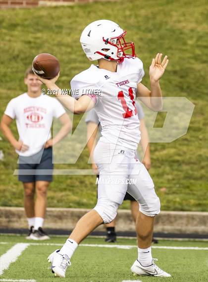 Thumbnail 1 in Dixie Heights @ Beechwood photogallery.