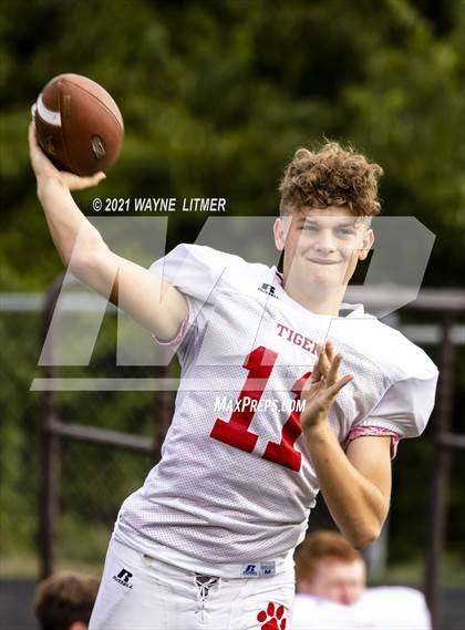 Thumbnail 1 in Dixie Heights @ Beechwood photogallery.