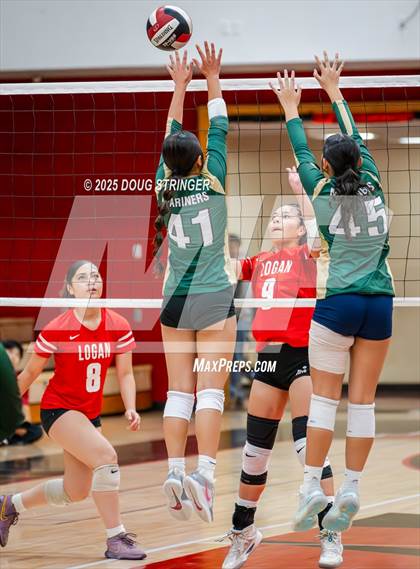 Thumbnail 3 in JV: Moreau Catholic @ James Logan photogallery.