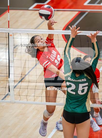 Thumbnail 1 in JV: Moreau Catholic @ James Logan photogallery.