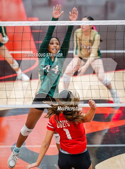 Thumbnail 2 in JV: Moreau Catholic @ James Logan photogallery.