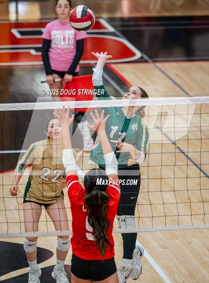 Thumbnail 3 in JV: Moreau Catholic @ James Logan photogallery.