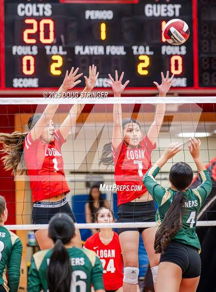 Thumbnail 2 in JV: Moreau Catholic @ James Logan photogallery.