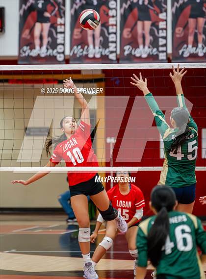 Thumbnail 2 in JV: Moreau Catholic @ James Logan photogallery.