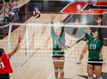 Thumbnail 2 in JV: Moreau Catholic @ James Logan photogallery.