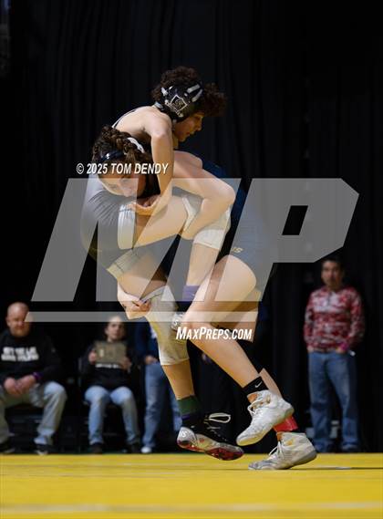 Thumbnail 2 in UIL Wrestling 5A-6A Finals (Round 2) photogallery.
