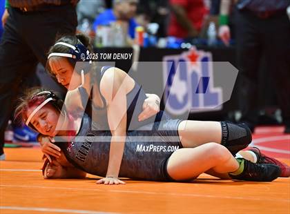 Thumbnail 2 in UIL Wrestling 5A-6A Finals (Round 2) photogallery.
