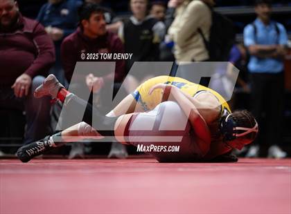 Thumbnail 2 in UIL Wrestling 5A-6A Finals (Round 2) photogallery.
