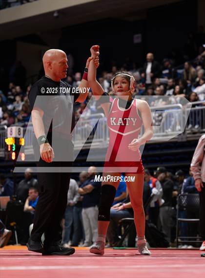 Thumbnail 1 in UIL Wrestling 5A-6A Finals (Round 2) photogallery.