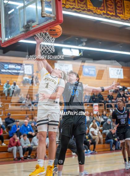 Thumbnail 1 in Santa Margarita vs. Bishop O'Dowd (Torrey Pines Holiday Classic) photogallery.