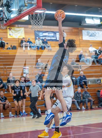 Thumbnail 2 in Santa Margarita vs. Bishop O'Dowd (Torrey Pines Holiday Classic) photogallery.