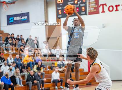 Thumbnail 3 in Santa Margarita vs. Bishop O'Dowd (Torrey Pines Holiday Classic) photogallery.