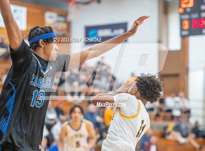 Thumbnail 1 in Santa Margarita vs. Bishop O'Dowd (Torrey Pines Holiday Classic) photogallery.