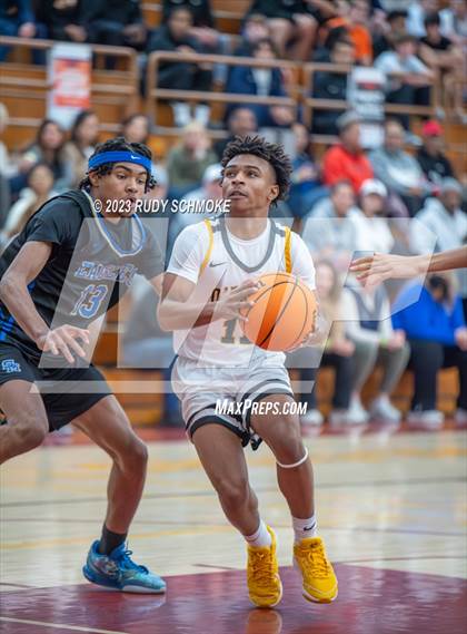 Thumbnail 1 in Santa Margarita vs. Bishop O'Dowd (Torrey Pines Holiday Classic) photogallery.