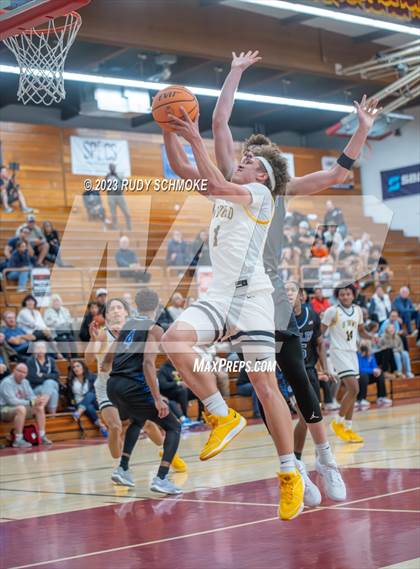 Thumbnail 1 in Santa Margarita vs. Bishop O'Dowd (Torrey Pines Holiday Classic) photogallery.