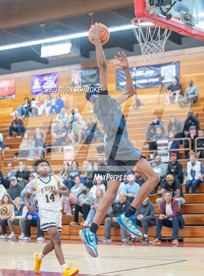Thumbnail 2 in Santa Margarita vs. Bishop O'Dowd (Torrey Pines Holiday Classic) photogallery.