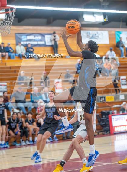 Thumbnail 1 in Santa Margarita vs. Bishop O'Dowd (Torrey Pines Holiday Classic) photogallery.