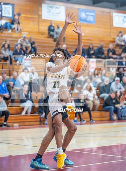 Thumbnail 3 in Santa Margarita vs. Bishop O'Dowd (Torrey Pines Holiday Classic) photogallery.