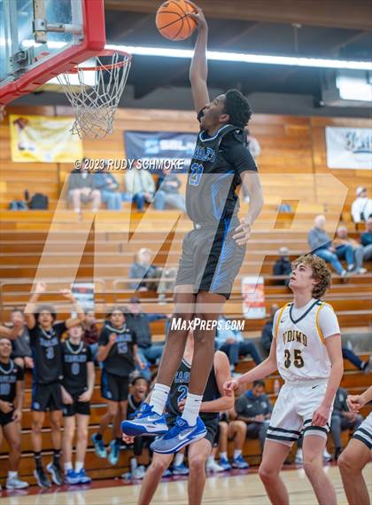 Thumbnail 1 in Santa Margarita vs. Bishop O'Dowd (Torrey Pines Holiday Classic) photogallery.