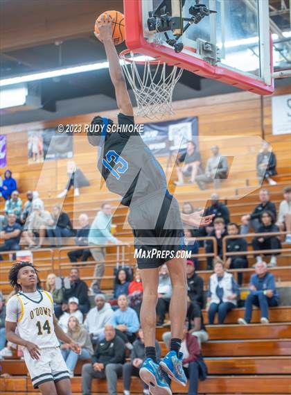Thumbnail 1 in Santa Margarita vs. Bishop O'Dowd (Torrey Pines Holiday Classic) photogallery.