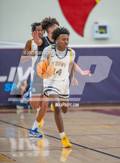 Thumbnail 3 in Santa Margarita vs. Bishop O'Dowd (Torrey Pines Holiday Classic) photogallery.