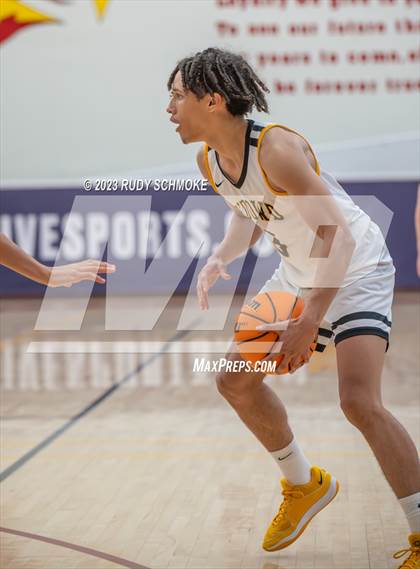 Thumbnail 1 in Santa Margarita vs. Bishop O'Dowd (Torrey Pines Holiday Classic) photogallery.