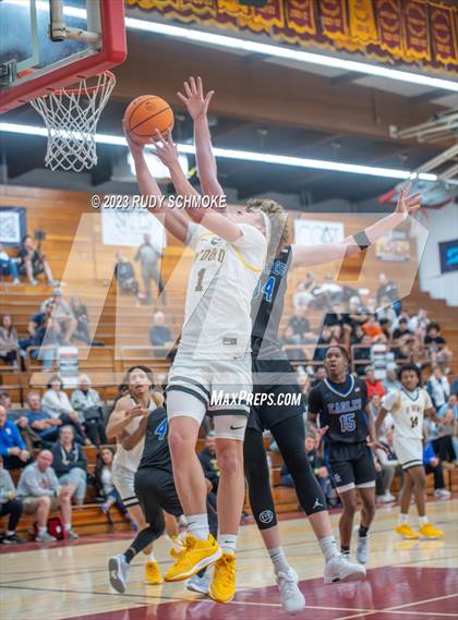 Thumbnail 2 in Santa Margarita vs. Bishop O'Dowd (Torrey Pines Holiday Classic) photogallery.