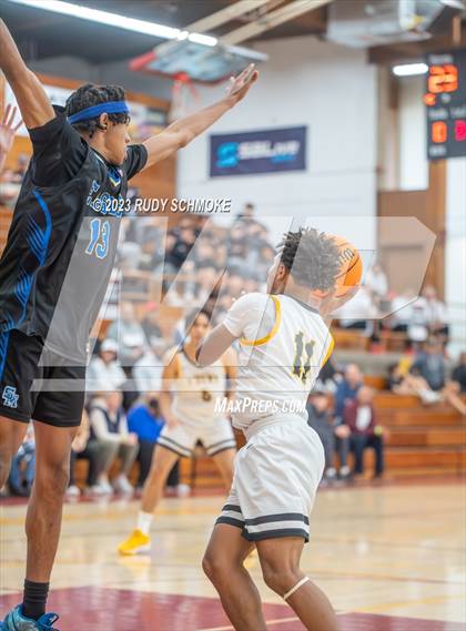 Thumbnail 2 in Santa Margarita vs. Bishop O'Dowd (Torrey Pines Holiday Classic) photogallery.
