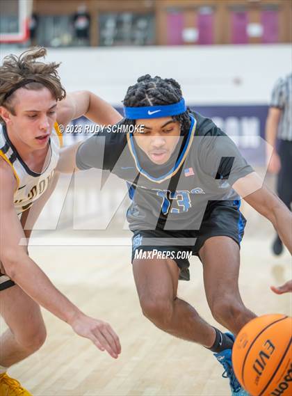 Thumbnail 2 in Santa Margarita vs. Bishop O'Dowd (Torrey Pines Holiday Classic) photogallery.