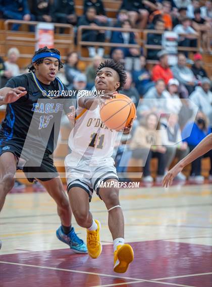 Thumbnail 2 in Santa Margarita vs. Bishop O'Dowd (Torrey Pines Holiday Classic) photogallery.