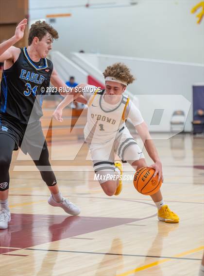 Thumbnail 3 in Santa Margarita vs. Bishop O'Dowd (Torrey Pines Holiday Classic) photogallery.