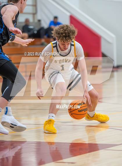 Thumbnail 2 in Santa Margarita vs. Bishop O'Dowd (Torrey Pines Holiday Classic) photogallery.